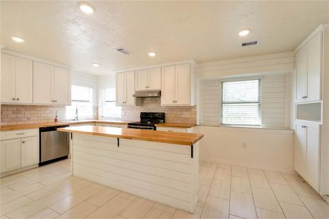 A home in Simonton