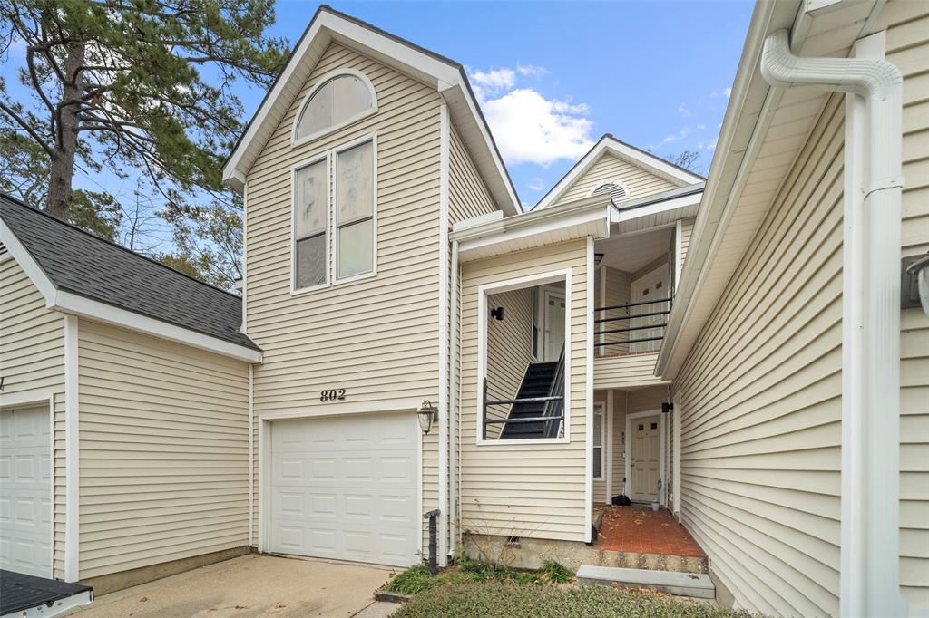 3317 Golden Trails Drive #802, Houston, Texas image 2