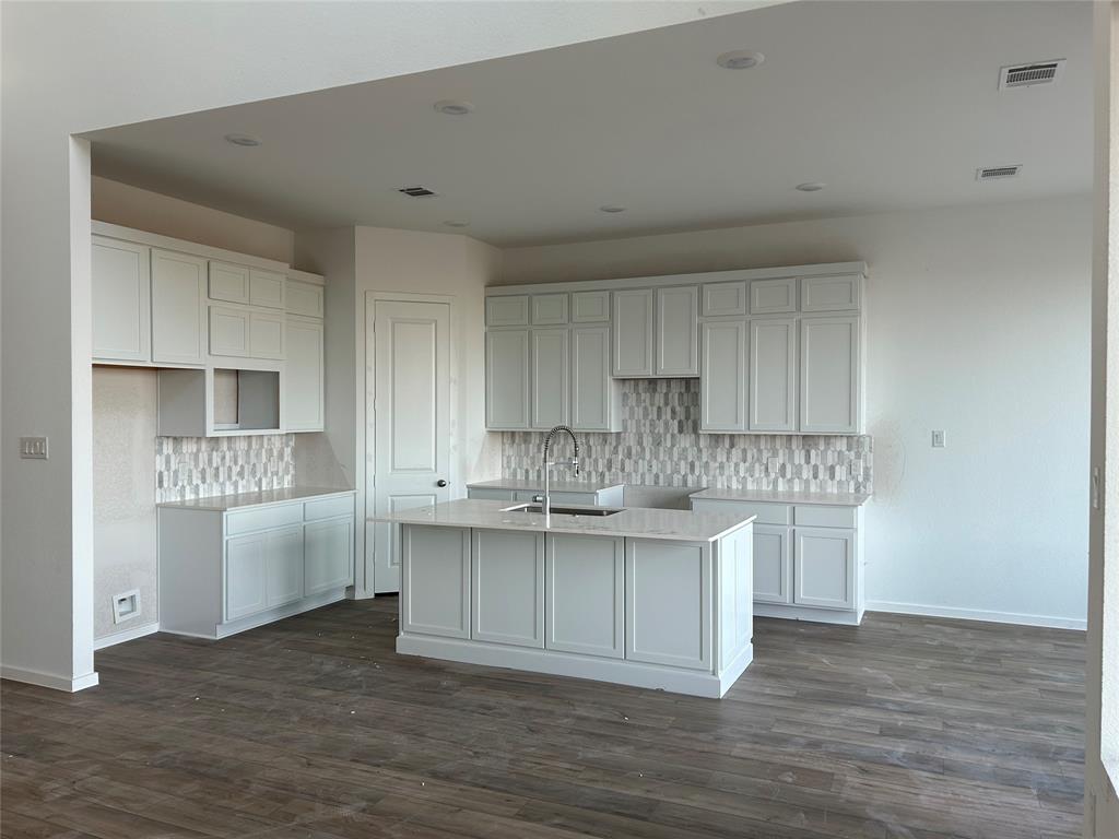 2519 Precious Coral Drive, Rosharon, Texas image 4