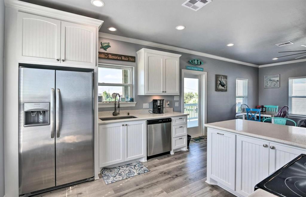 948 Holiday, Crystal Beach, Texas image 3