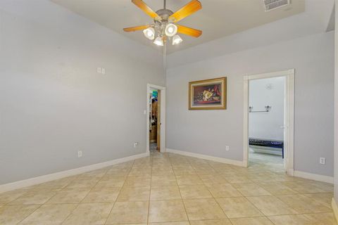 Single Family Residence in Dickinson TX 1027 27th Street 37.jpg