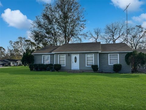 A home in Angleton