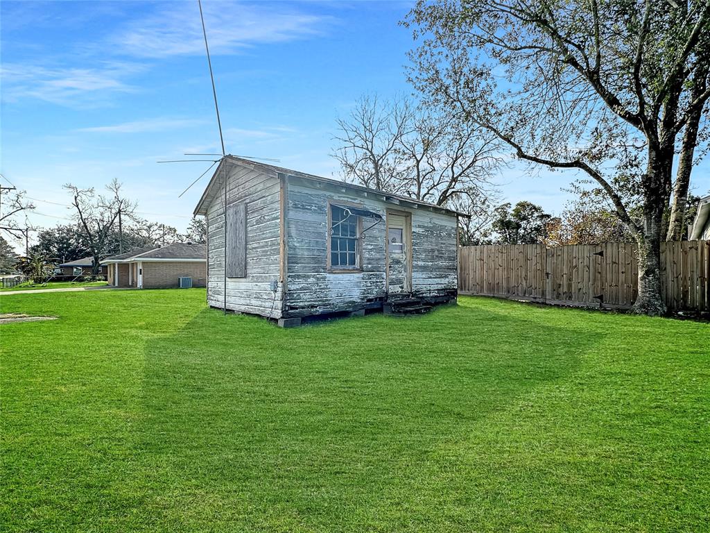 324 E Kiber Street, Angleton, Texas image 18