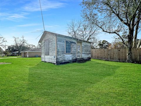 A home in Angleton