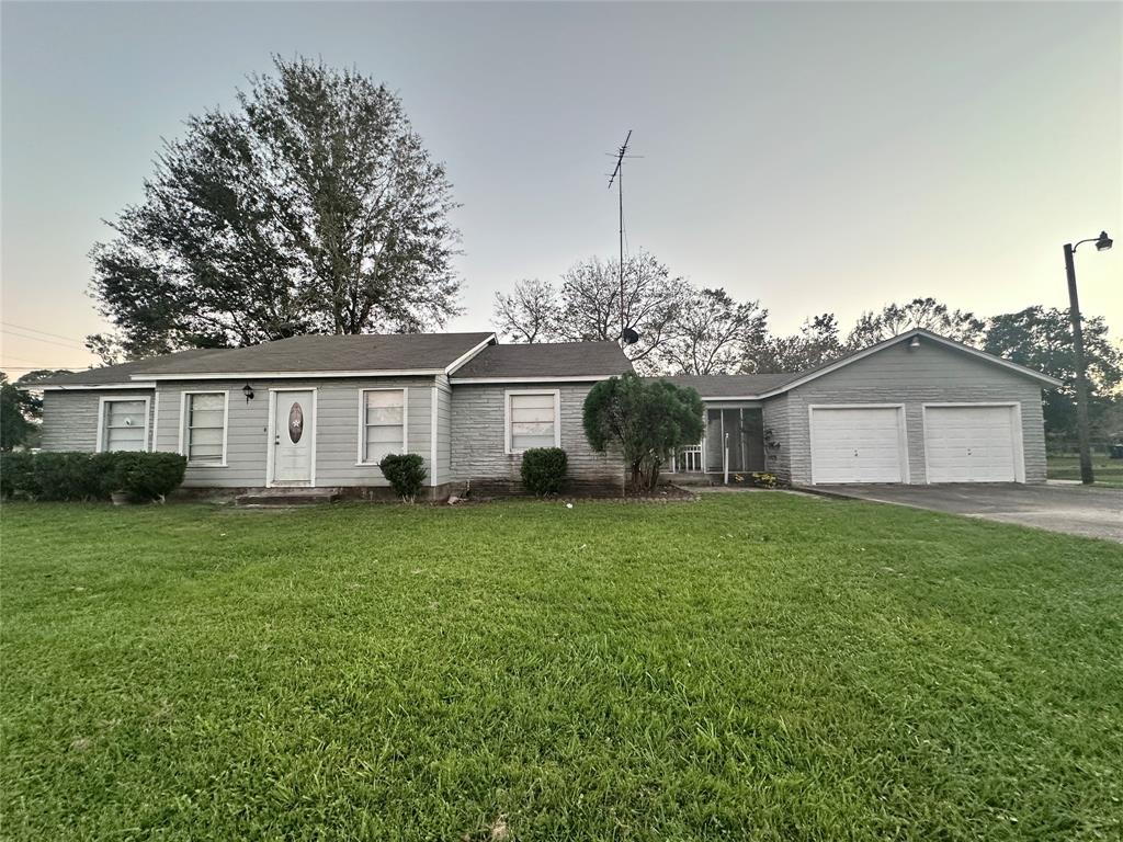 324 E Kiber Street, Angleton, Texas image 14