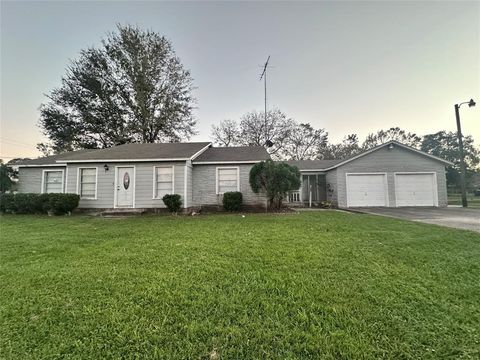 A home in Angleton