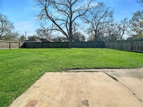 A home in Angleton