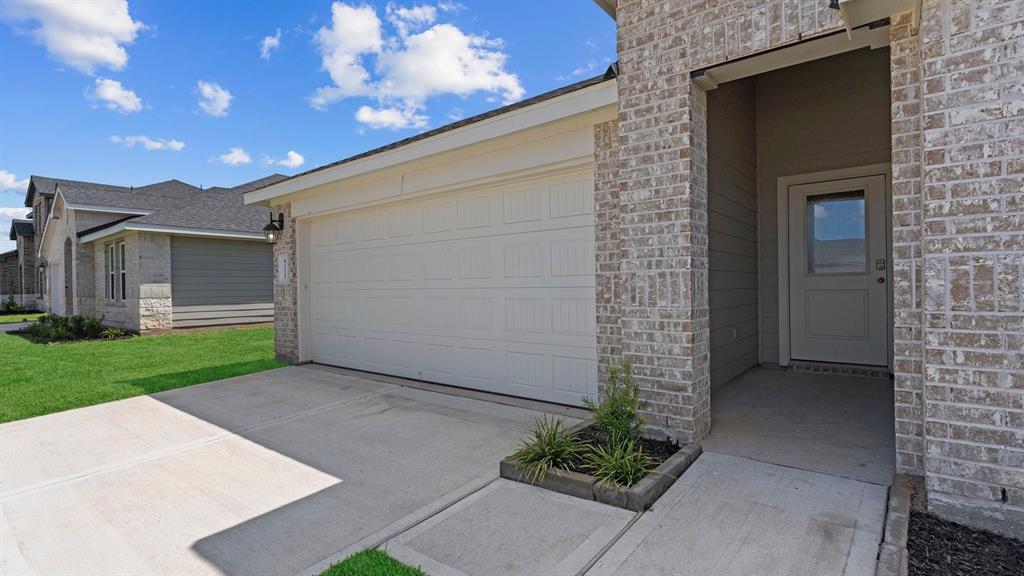 30518 Lighthouse Bluff Lane, Fulshear, Texas image 3