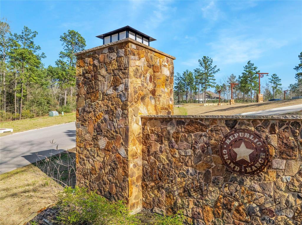15762 Wood Grove Way, Willis, Texas image 1
