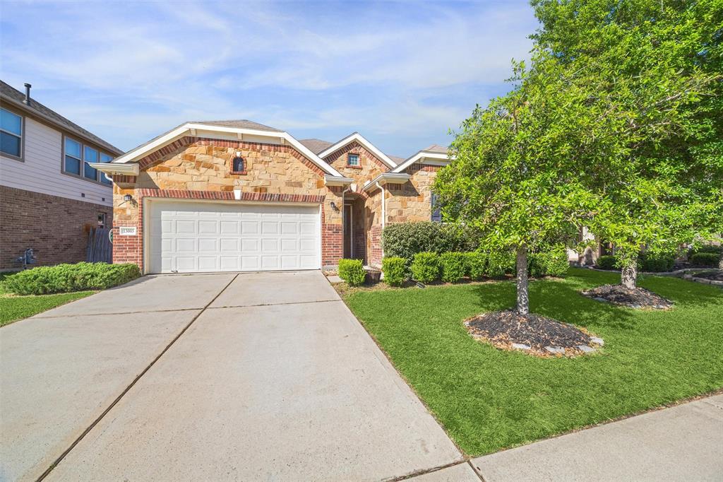 13003 Foxwood Creek Lane, Houston, Texas image 1