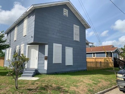 Photo of 5326 Avenue L, Galveston, TX 77551 (MLS # 48886456)