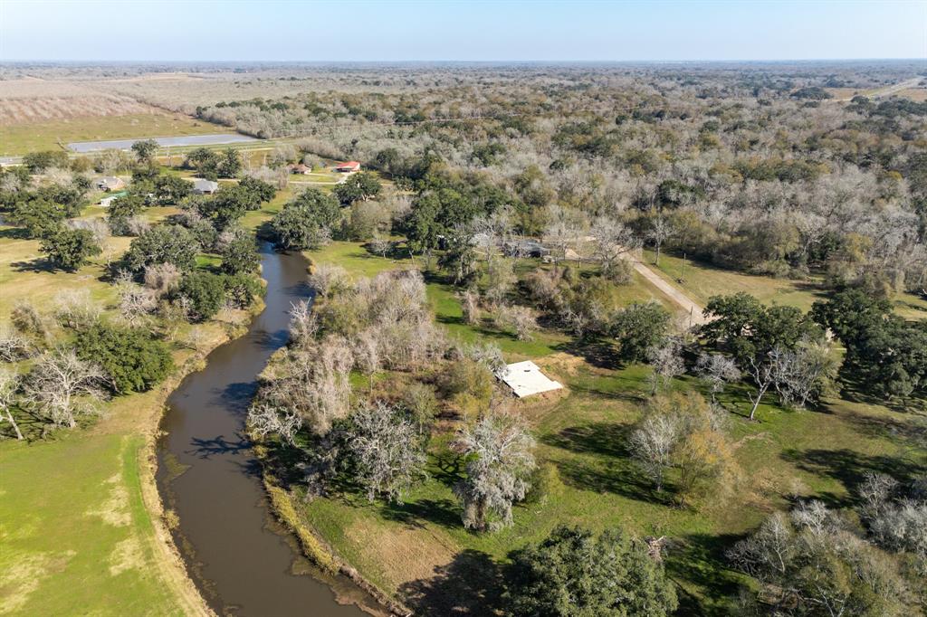 320 Turning Bayou Trail, Angleton, Texas image 6