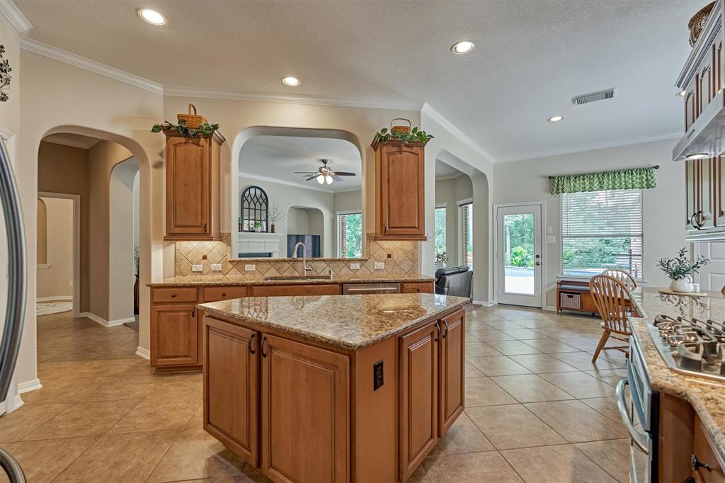 2500 Eagle Post Drive, Conroe, Texas image 11