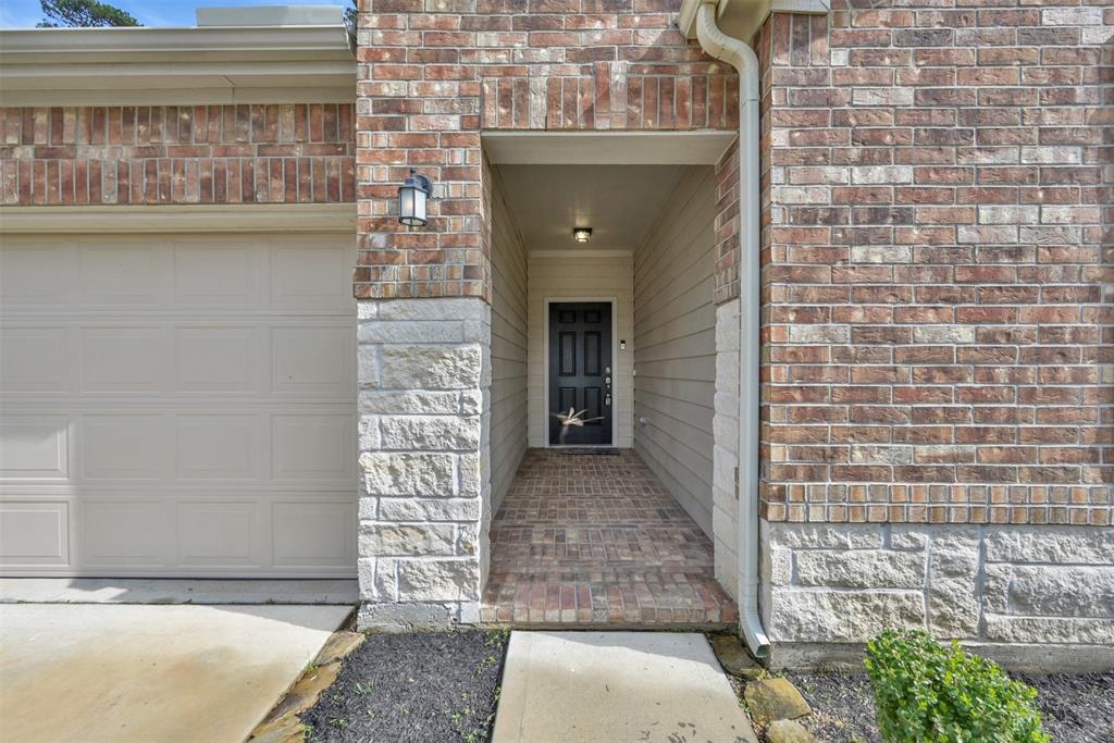 2015 Lost Timbers Drive, Conroe, Texas image 2