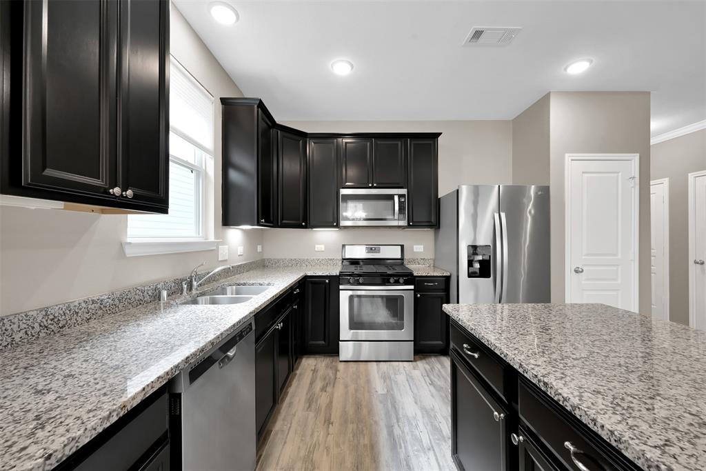 2015 Lost Timbers Drive, Conroe, Texas image 7