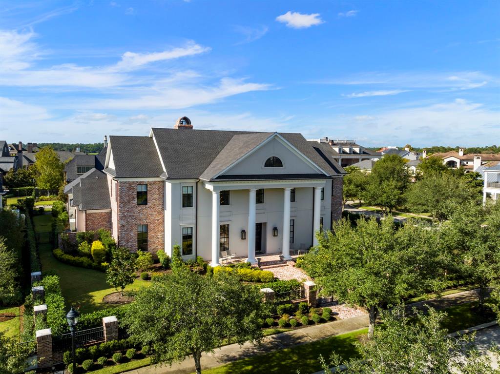 107 Colonial Row Drive, The Woodlands, Texas image 1