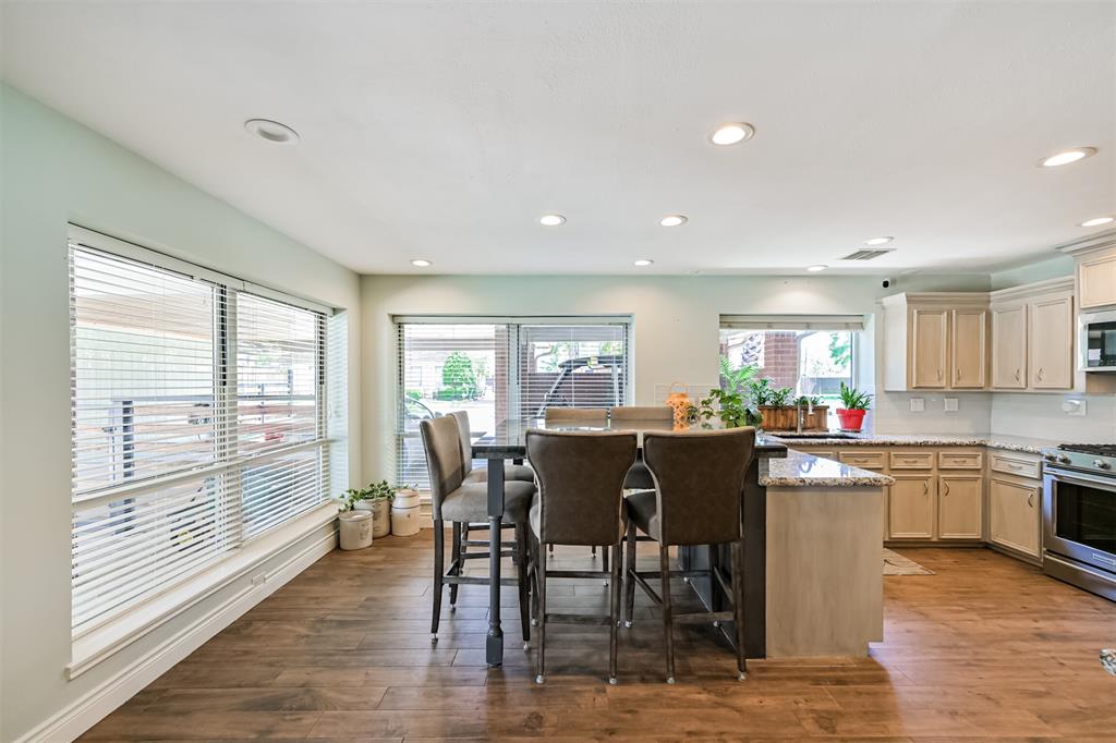 2102 Limrick Drive, Pearland, Texas image 12