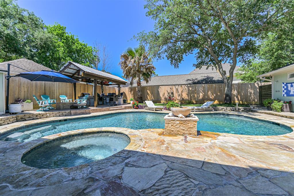 2102 Limrick Drive, Pearland, Texas image 34