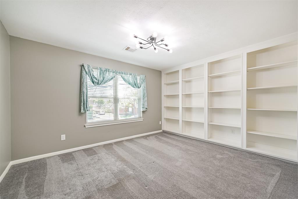 2102 Limrick Drive, Pearland, Texas image 31