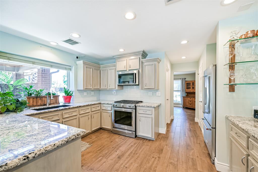 2102 Limrick Drive, Pearland, Texas image 17