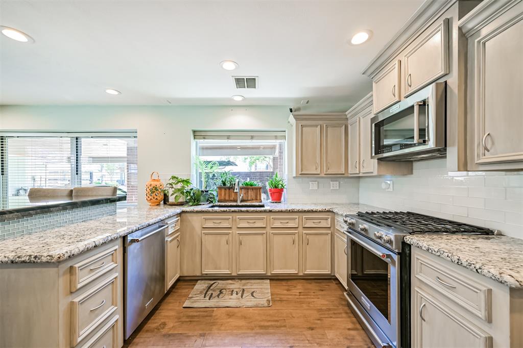 2102 Limrick Drive, Pearland, Texas image 15