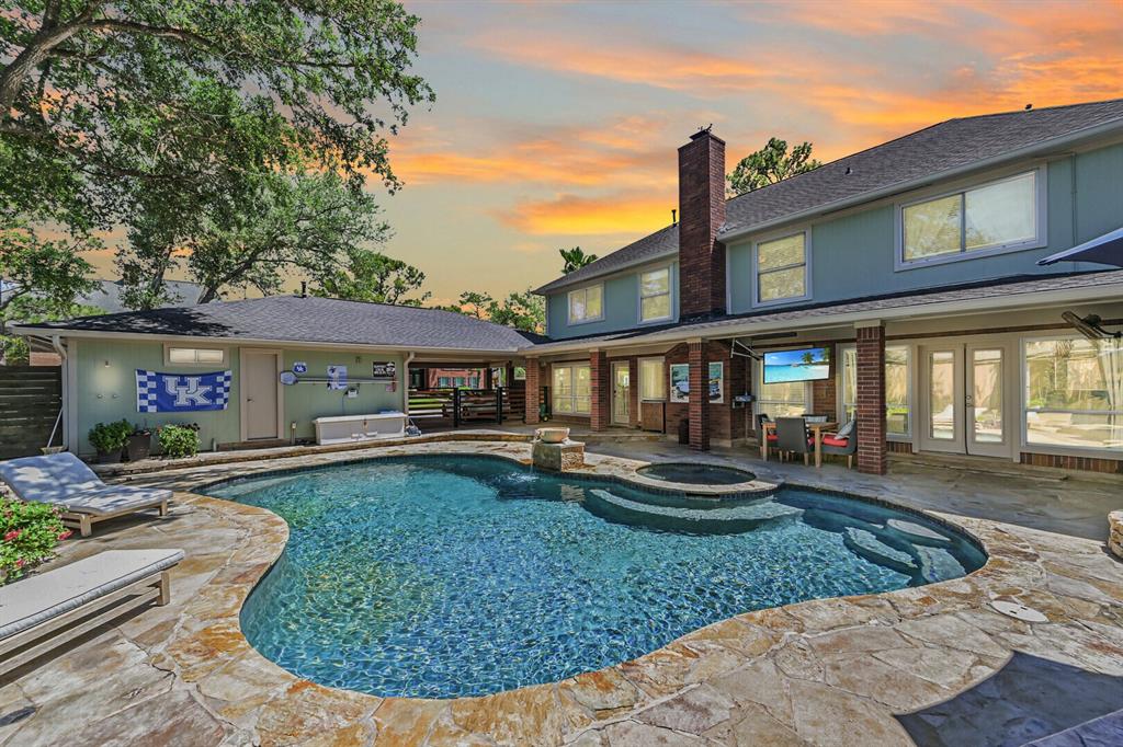 2102 Limrick Drive, Pearland, Texas image 1