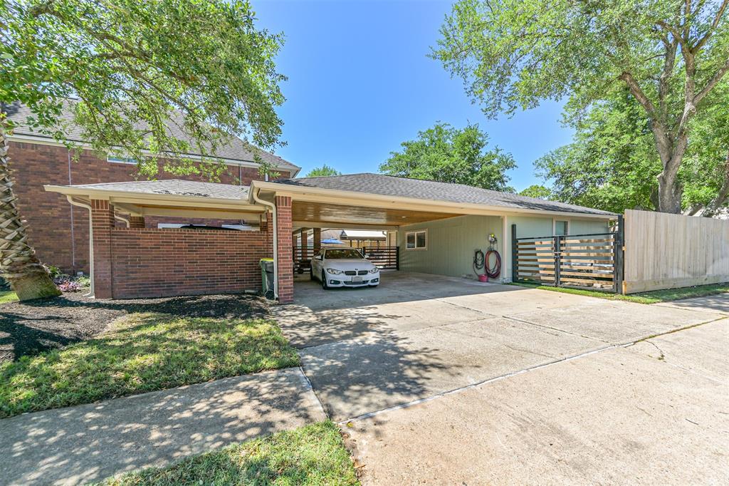 2102 Limrick Drive, Pearland, Texas image 5