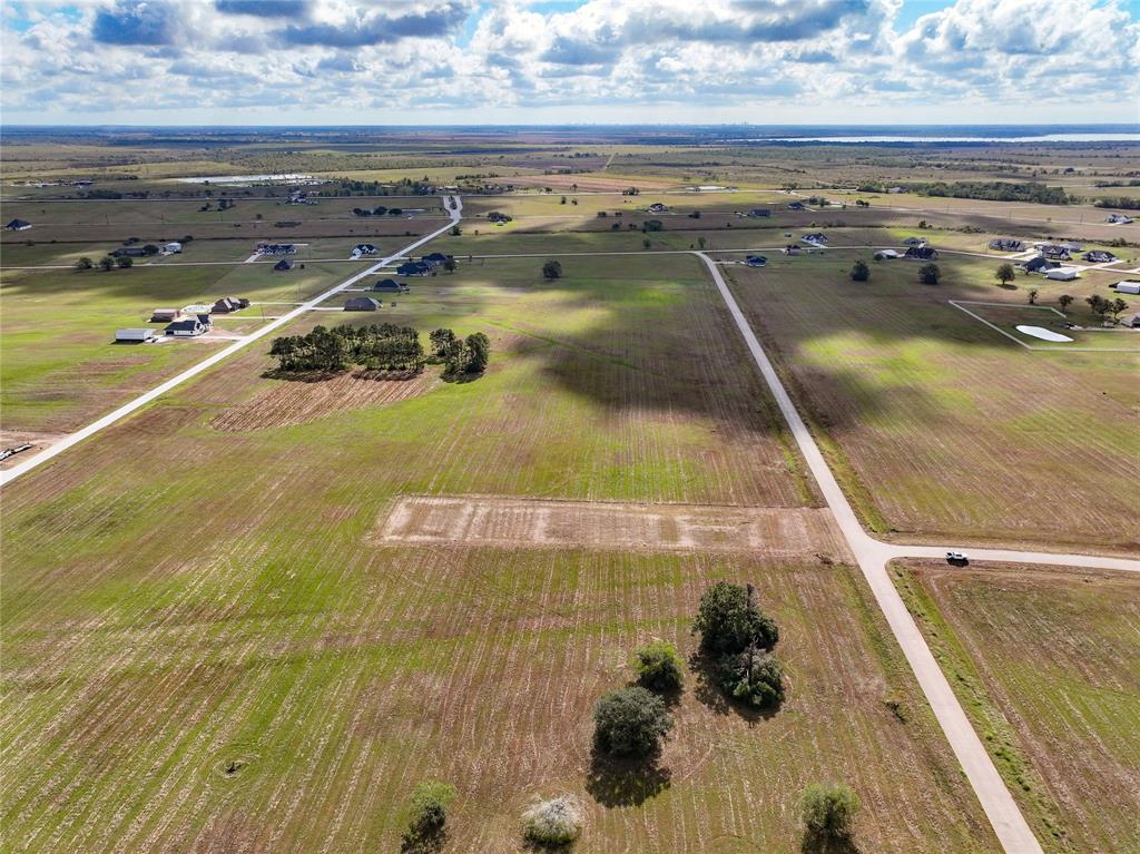 578 Quarter Horse Trail, Angleton, Texas image 3