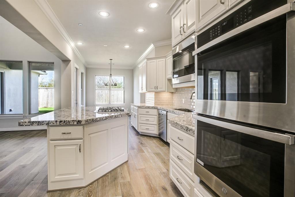 2338 Wyndam Heights Lane, Houston, Texas image 12