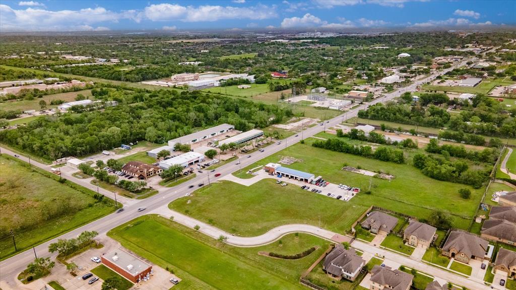6909 W Broadway Drive, Pearland, Texas image 5