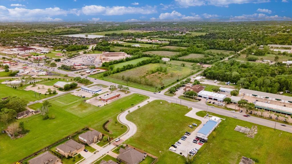 6909 W Broadway Drive, Pearland, Texas image 9