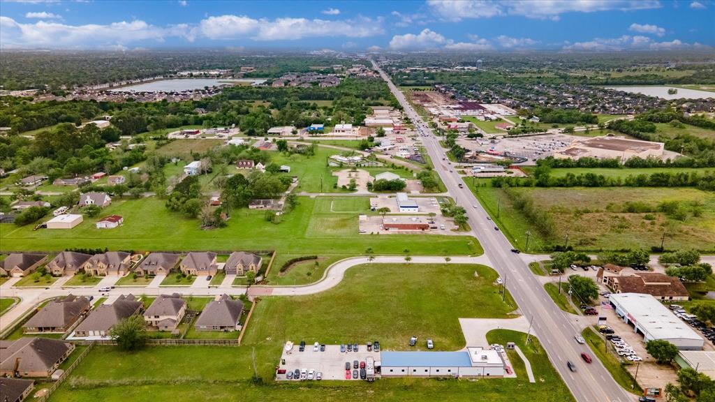 6909 W Broadway Drive, Pearland, Texas image 11