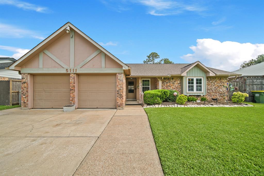 5111 Halbert Drive, Pearland, Texas image 3