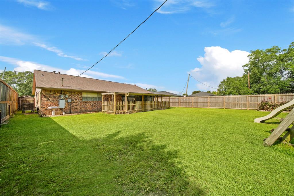 5111 Halbert Drive, Pearland, Texas image 24