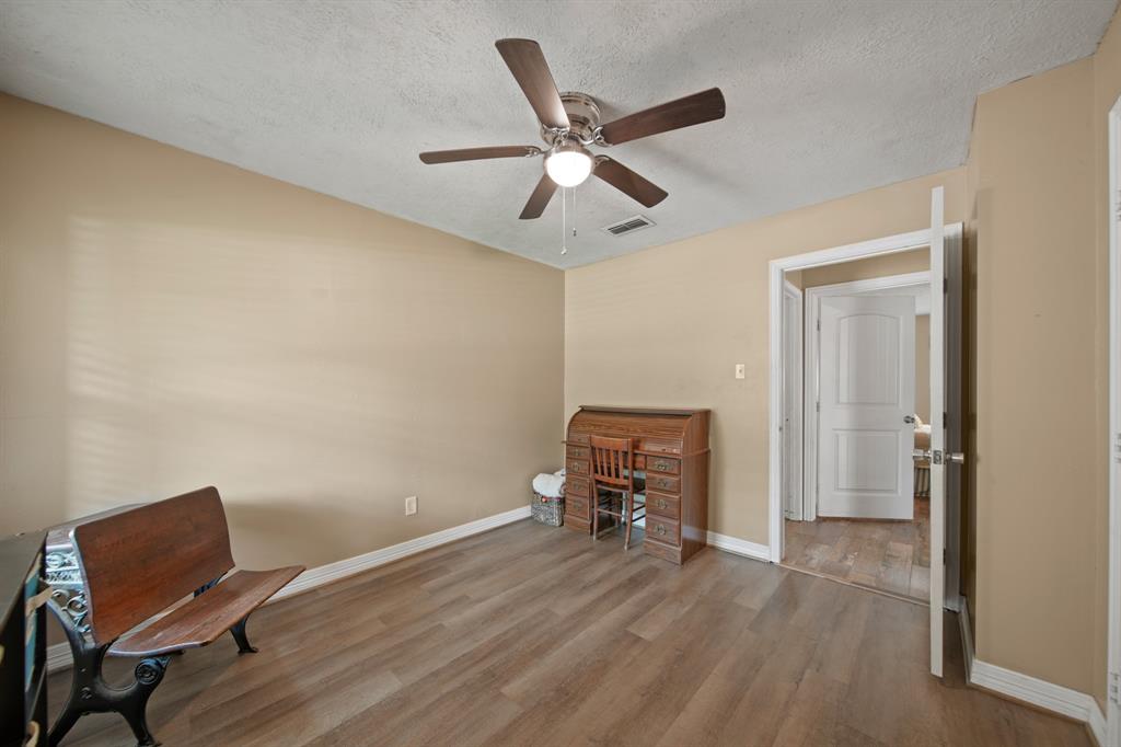 5111 Halbert Drive, Pearland, Texas image 16