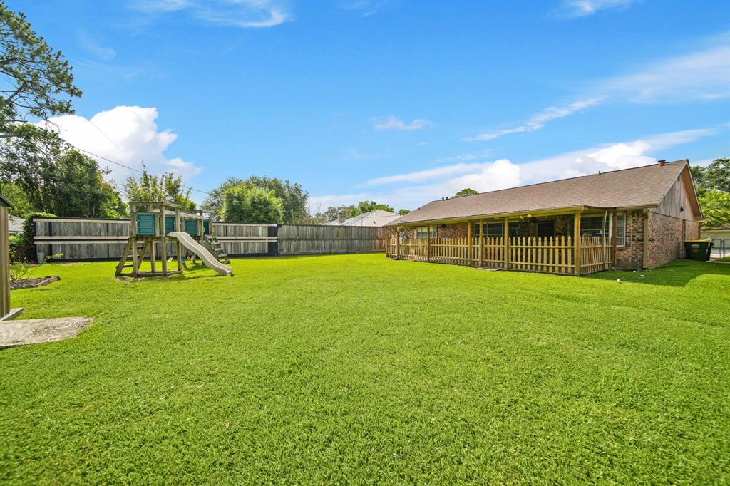 5111 Halbert Drive, Pearland, Texas image 23