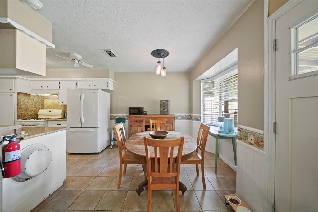 5111 Halbert Drive, Pearland, Texas image 11