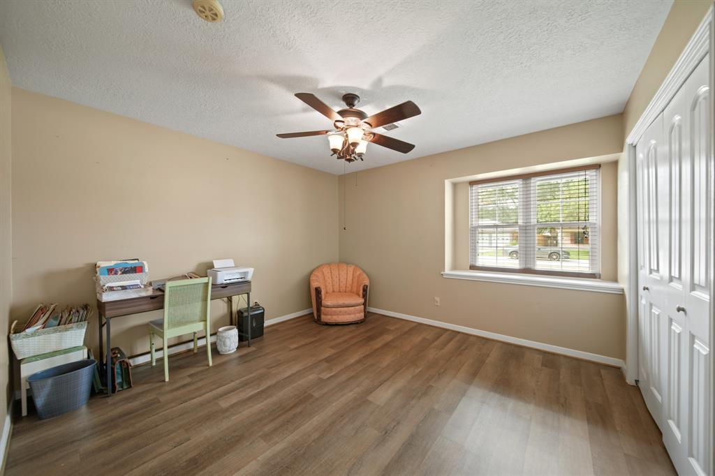 5111 Halbert Drive, Pearland, Texas image 18