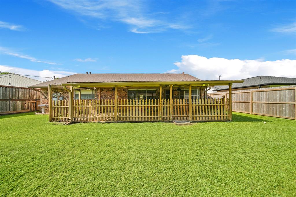 5111 Halbert Drive, Pearland, Texas image 21