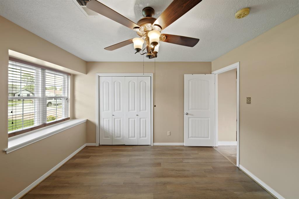 5111 Halbert Drive, Pearland, Texas image 19