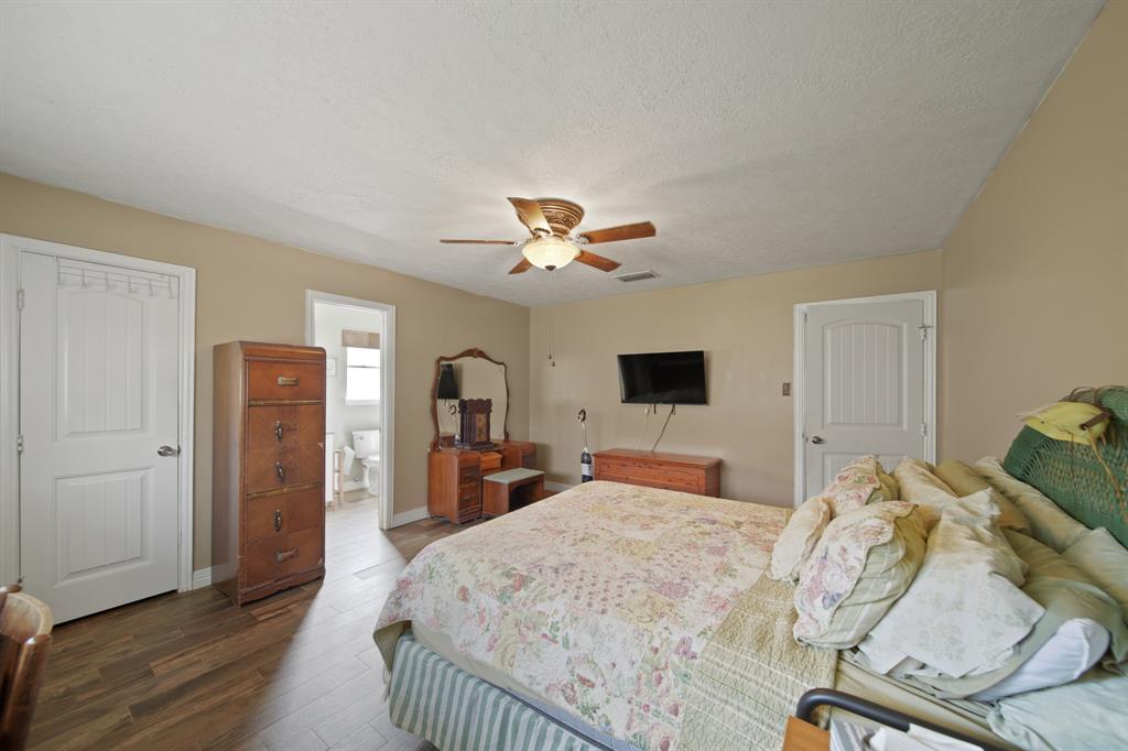 5111 Halbert Drive, Pearland, Texas image 13