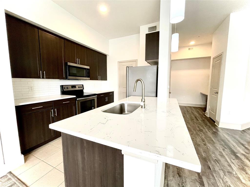 2222 Smith Street 123