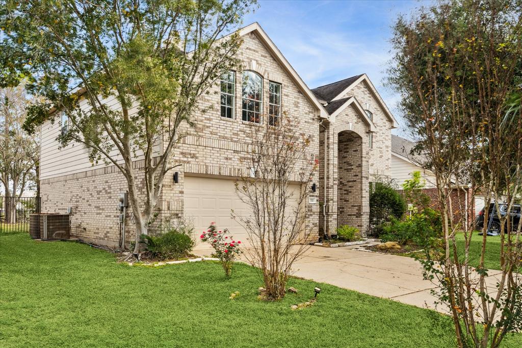 722 N Elder Grove Drive, Pearland, Texas image 3