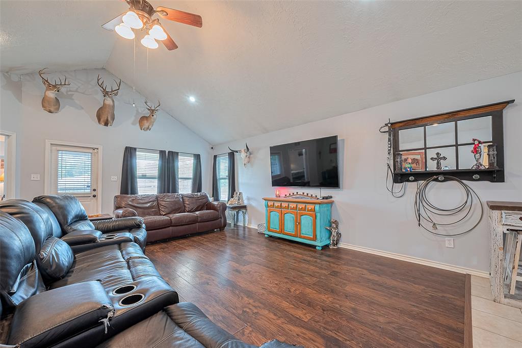 109 Moonspinner Ln, Conroe, Texas image 9