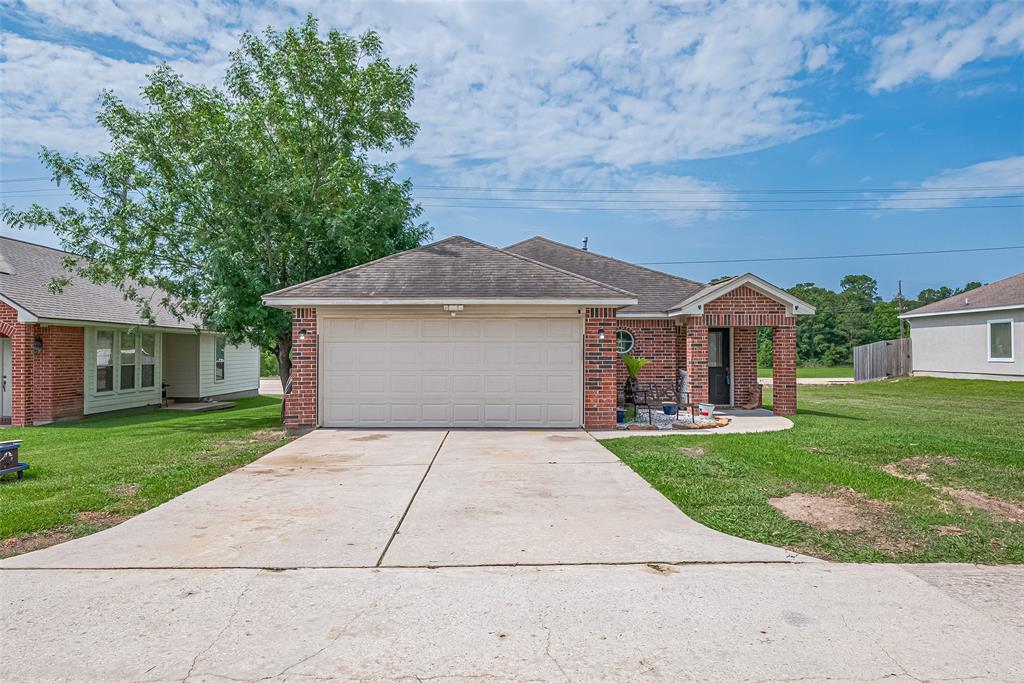 109 Moonspinner Ln, Conroe, Texas image 2