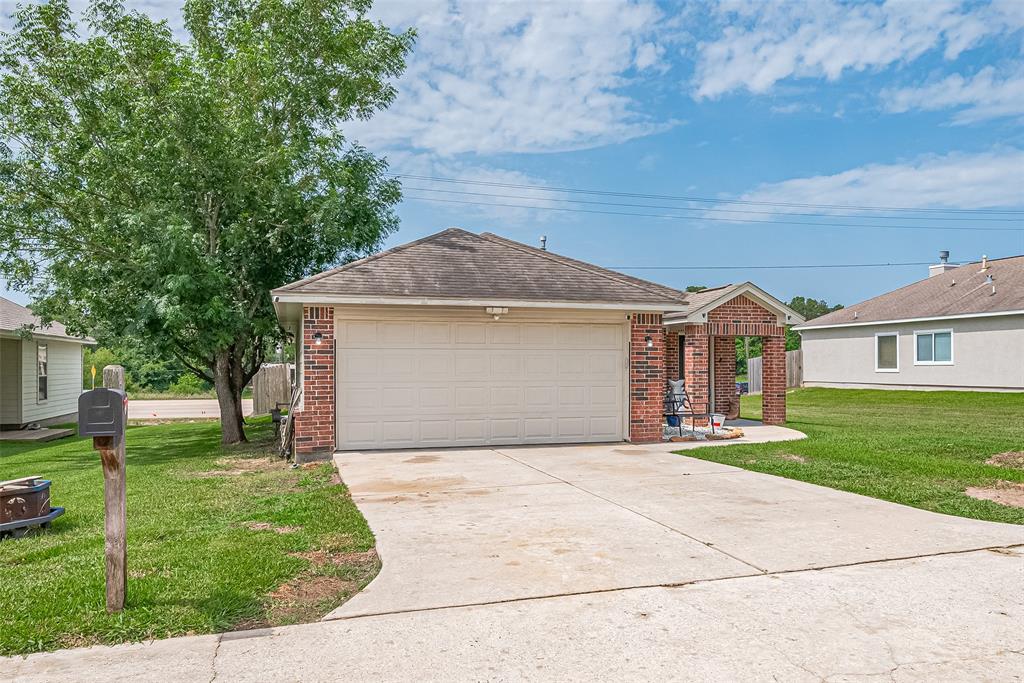 109 Moonspinner Ln, Conroe, Texas image 4