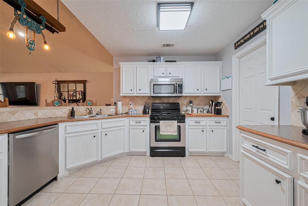 109 Moonspinner Ln, Conroe, Texas image 15