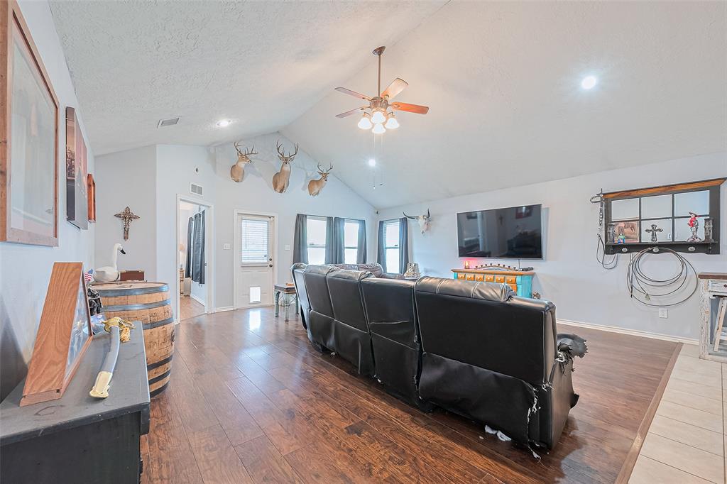 109 Moonspinner Ln, Conroe, Texas image 8