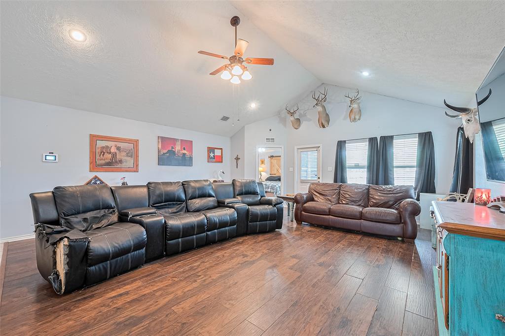 109 Moonspinner Ln, Conroe, Texas image 10