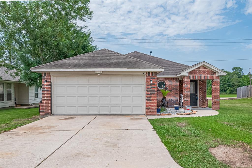 109 Moonspinner Ln, Conroe, Texas image 1